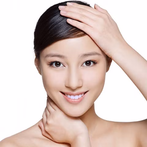 1. Người có mũi thẳng, lỗ mũi không hếch, cánh mũi đầy đặn: Mũi là Tài bạch cung, mũi thẳng, đầu mũi tròn nhiều thịt là tướng mũi tốt, đầu mũi đầy đặn tượng trưng cho tâm địa lương thiện, tài vận dồi dào.