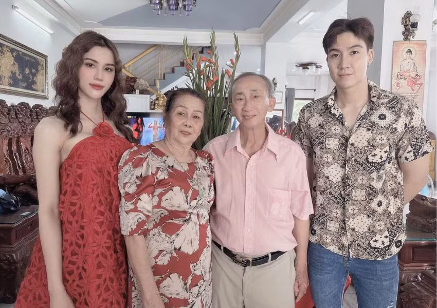 Người đẹp Đồng Nai luôn tự hào bản thân là người chuyển giới có tri thức và sống, làm việc có đam mê. Với cô, gia đình là bến đỗ vững chắc, luôn ở bên động viên, ủng hộ cô những lúc khó khăn nhất.