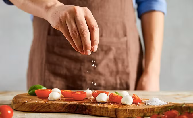 Benh nhan tim mach, tang huyet ap co nen bo an muoi hoan toan?