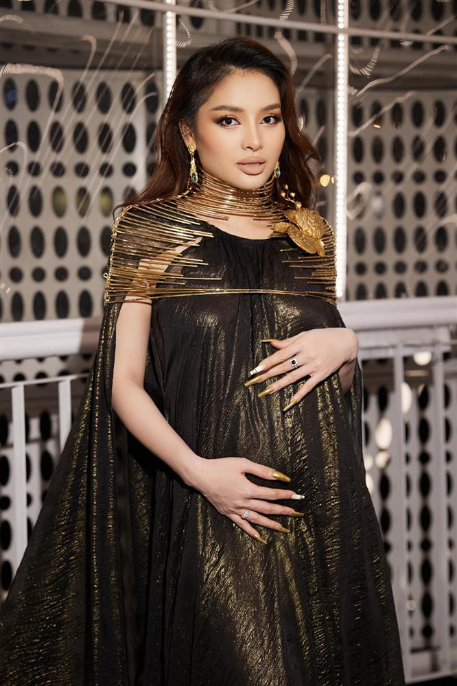 Phuong Trinh Jolie gay tranh cai vi xo khuyen ron khi mang thai