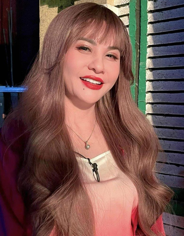 ị trí duy nhất trên khuôn mặt Cát Phượng thú nhận chỉnh sửa là hàng lông mày được điêu khắc.