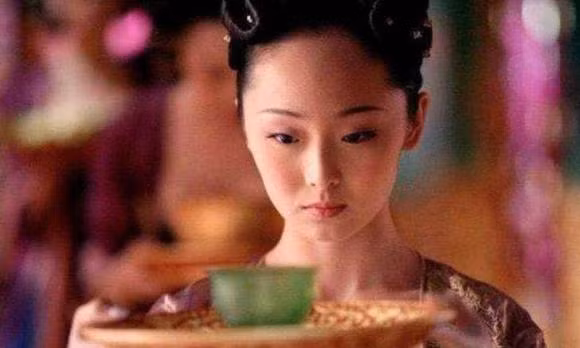 Truoc khi vao cung thoi co dai, cung nu phai tay ue than the-Hinh-6