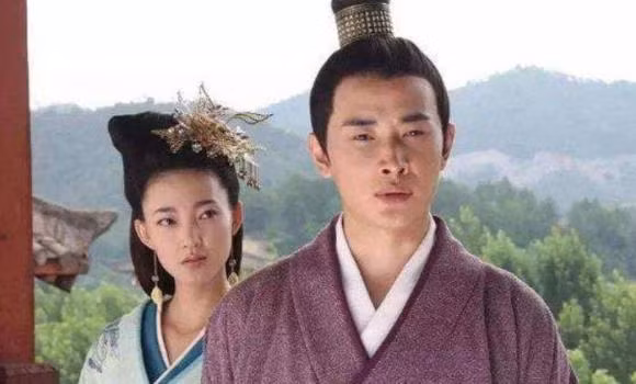 Truoc khi vao cung thoi co dai, cung nu phai tay ue than the-Hinh-3