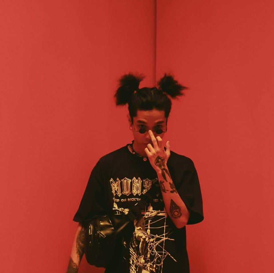 uy là một trong những nhân tố nổi bật của thế hệ Dancer mới (Newgen) có lối nhảy chuyển động khá lạ mắt và xăm gần như kín 2 cánh tay nhưng Nega lại là người cực kỳ kỷ luật: ăn uống điều độ, không chất kích thích, không thức đêm, không thích chỗ đông người…