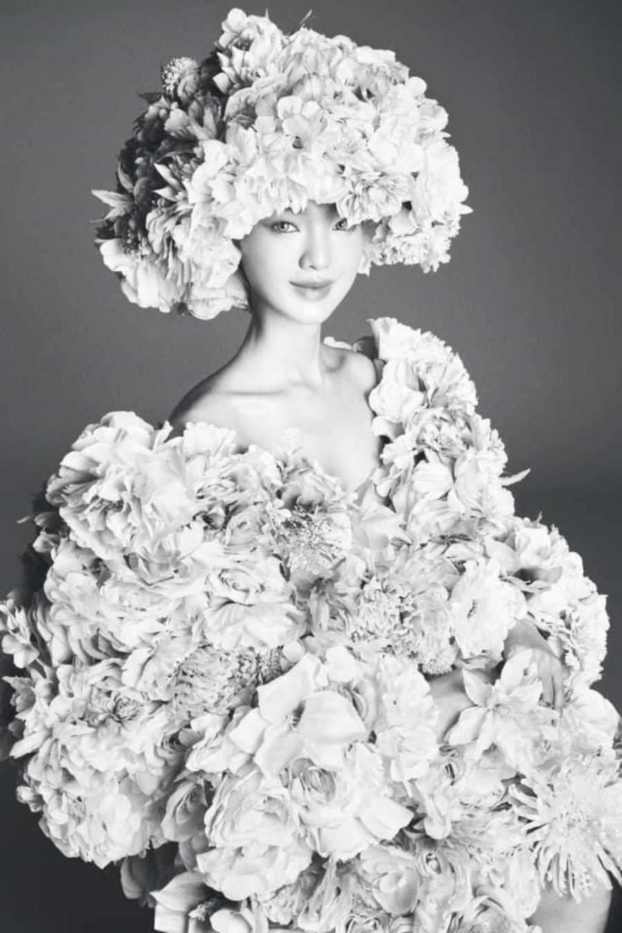 Nữ sinh quê Bến Tre được khán giả biết đến khi dự thi Miss World Vietnam 2022, lọt top 5 Người đẹp Biển và top 10 chung cuộc. Bé Quyên sở hữu nhan sắc, khả năng trình diễn tốt nhưng còn hạn chế về kỹ năng giao tiếp.