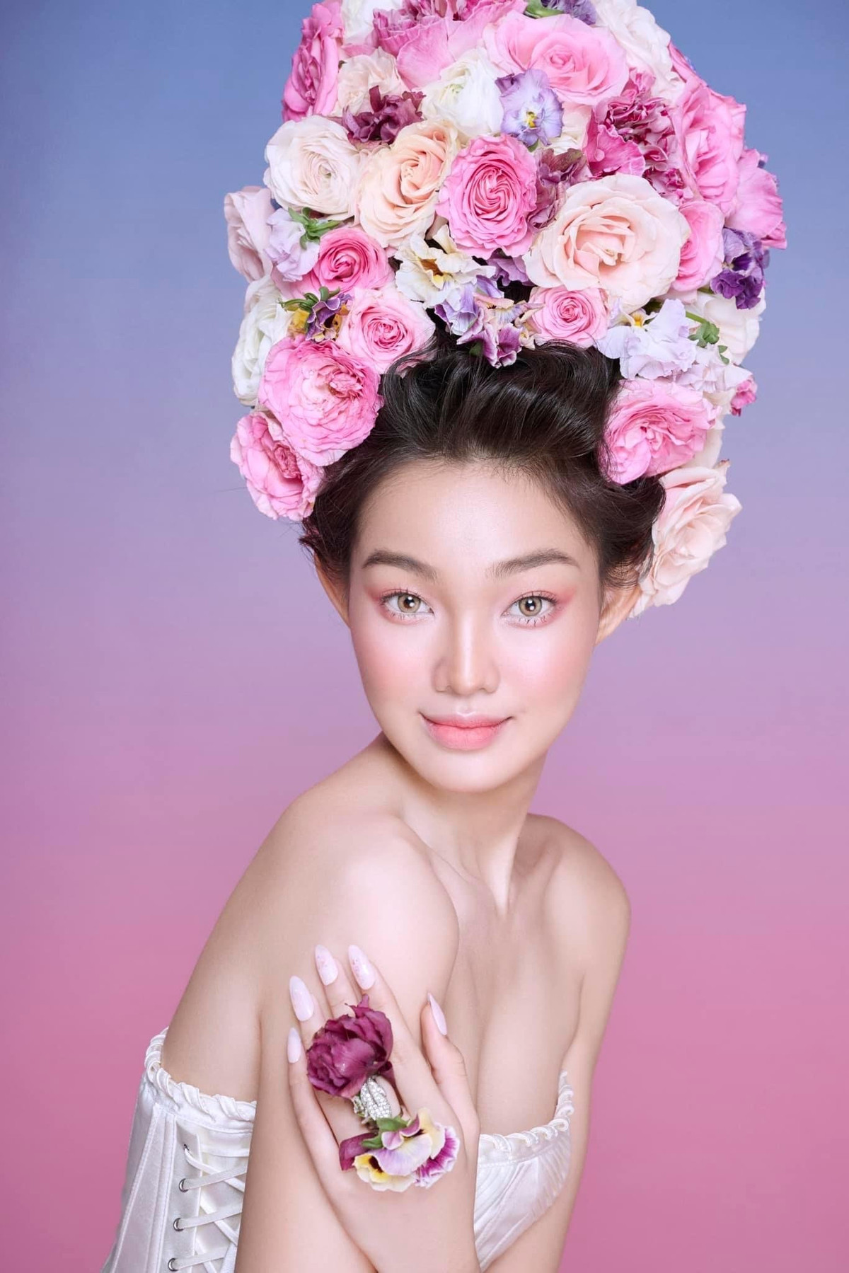 Bé Quyên sở hữu gương mặt trong trẻo, nhẹ nhàng đậm chất Á Đông và có thể biến hoá nhiều phong cách.