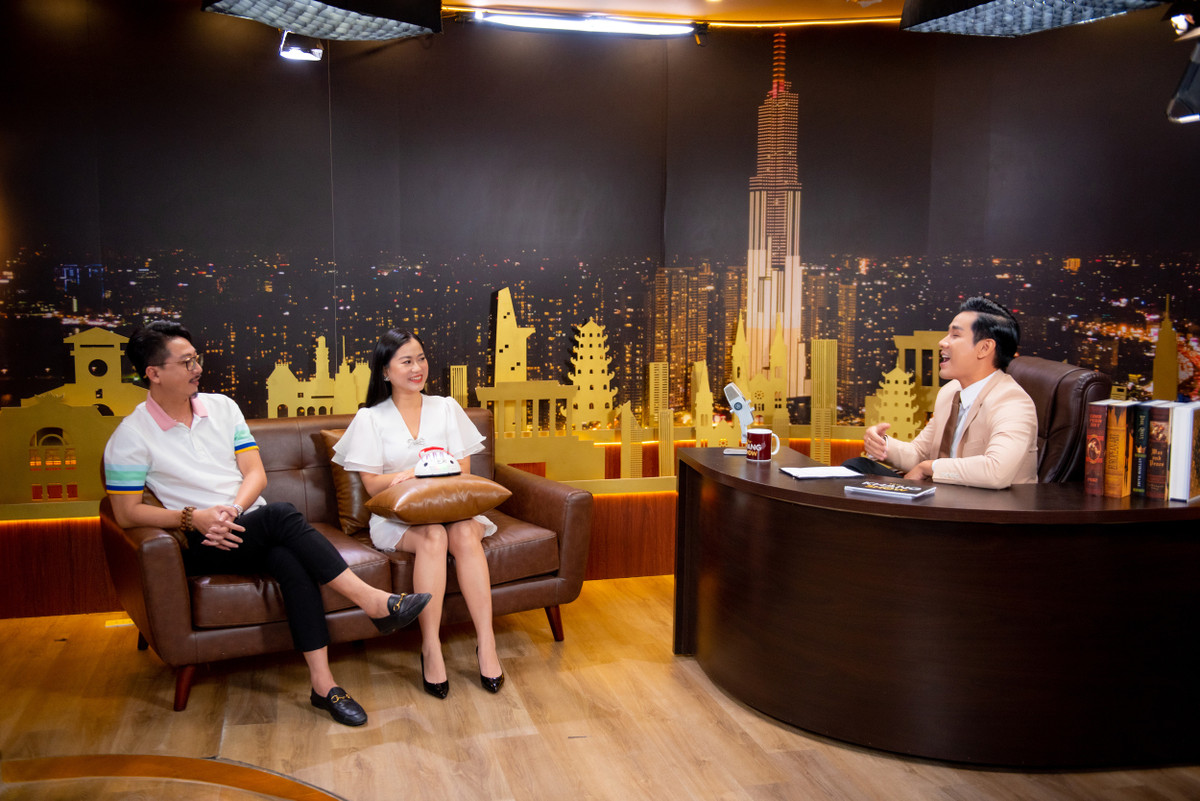 Cau nhan ve Hoai Linh giup vo chong Lam Vy Da kiem 