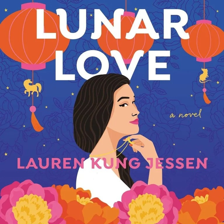 Cuốn Lunar Love của Lauren Kung Jessen, giọng đọc Raechel Wong. Nhân vật Olivia Huang Christenson chỉ nghĩ tới việc kinh doanh khi thừa kế dịch vụ mai mối của gia đình. Và cô đã bất ngờ rơi vào một cuộc thi gay cấn về tìm ra người bạn đời hoàn hảo giữa phương pháp lâu đời của gia đình là dựa vào cung hoàng đạo và ứng dụng hẹn hò trực tuyến mới ZodiaCupid của anh chàng đẹp trai Bennett O'Brien. Cuộc cạnh tranh đã khiến hai nhân vật khám phá thêm nhiều điều về nhau và nảy nở thứ tình cảm mới. Ảnh: Hachette Audio.