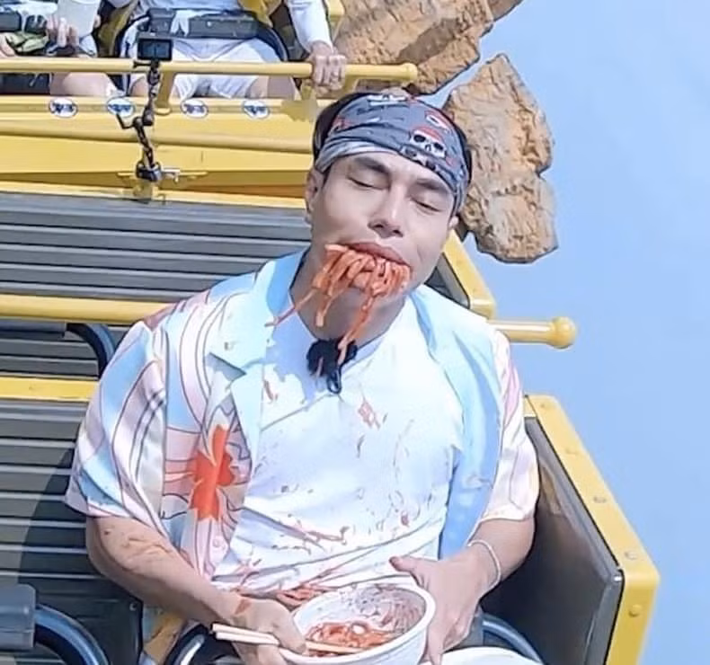 Màn "ăn uống khổ sở" của Bảo Lâm khiến người xem không nhịn được cười.