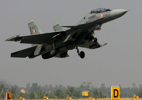 Su-30MKI là biến thể hiện đại nhất của dòng Su-30, trang bị radar mạng pha cực mạnh Bars và cặp động cơ có kiểm soát véc tơ lực đẩy.