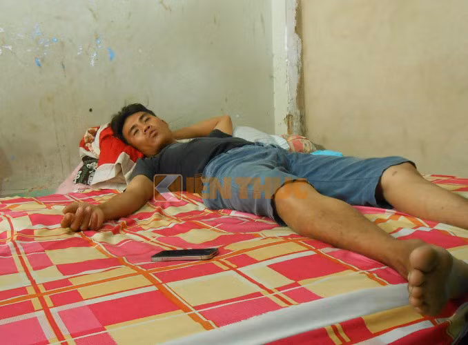 Anh Tình vẫn còn đau nhức cơ thể sau "cuộc va chạm" với lực lượng trật tự đô thị