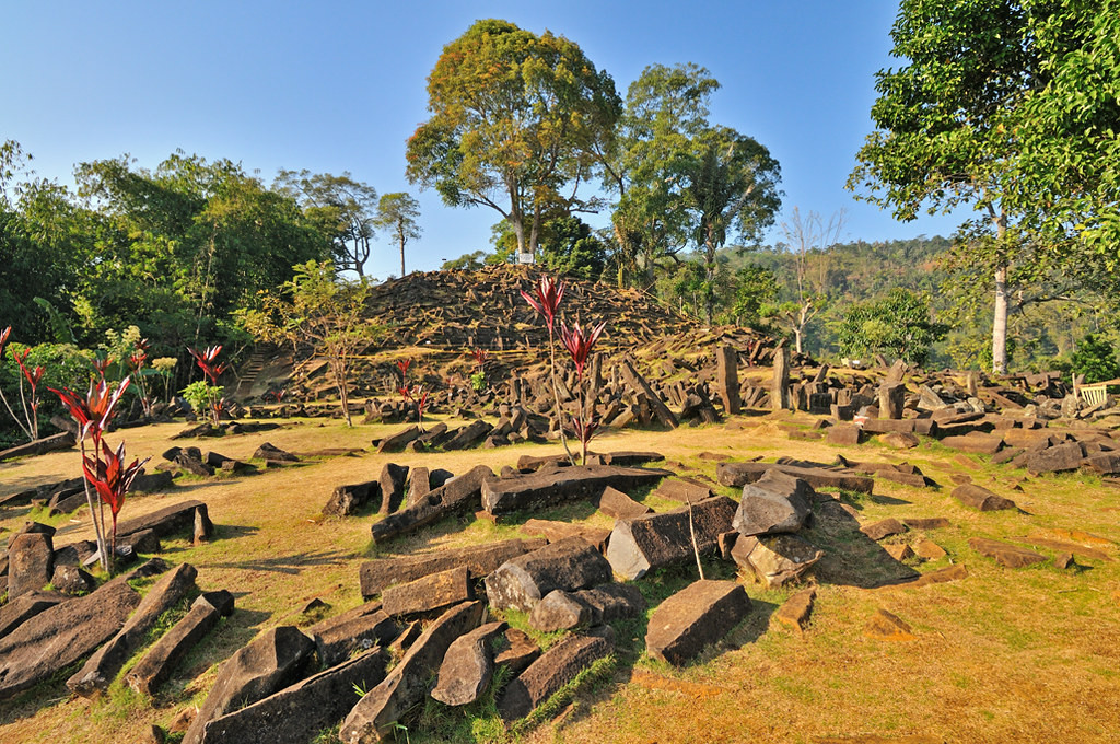 Nhờ phương pháp carbon phóng xạ, các nhà nghiên cứu xác định lớp đầu tiên có niên đại khoảng 3.500 năm, lớp thứ hai khoảng 8.000 năm và lớp thứ ba là khoảng 9.000 năm.