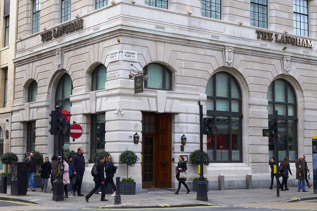 Đặc biệt, rất nhiều người đặt chỗ căn phòng trứ danh số 333 với hi vọng sẽ có cơ hội được gặp ma một lần trong đời.