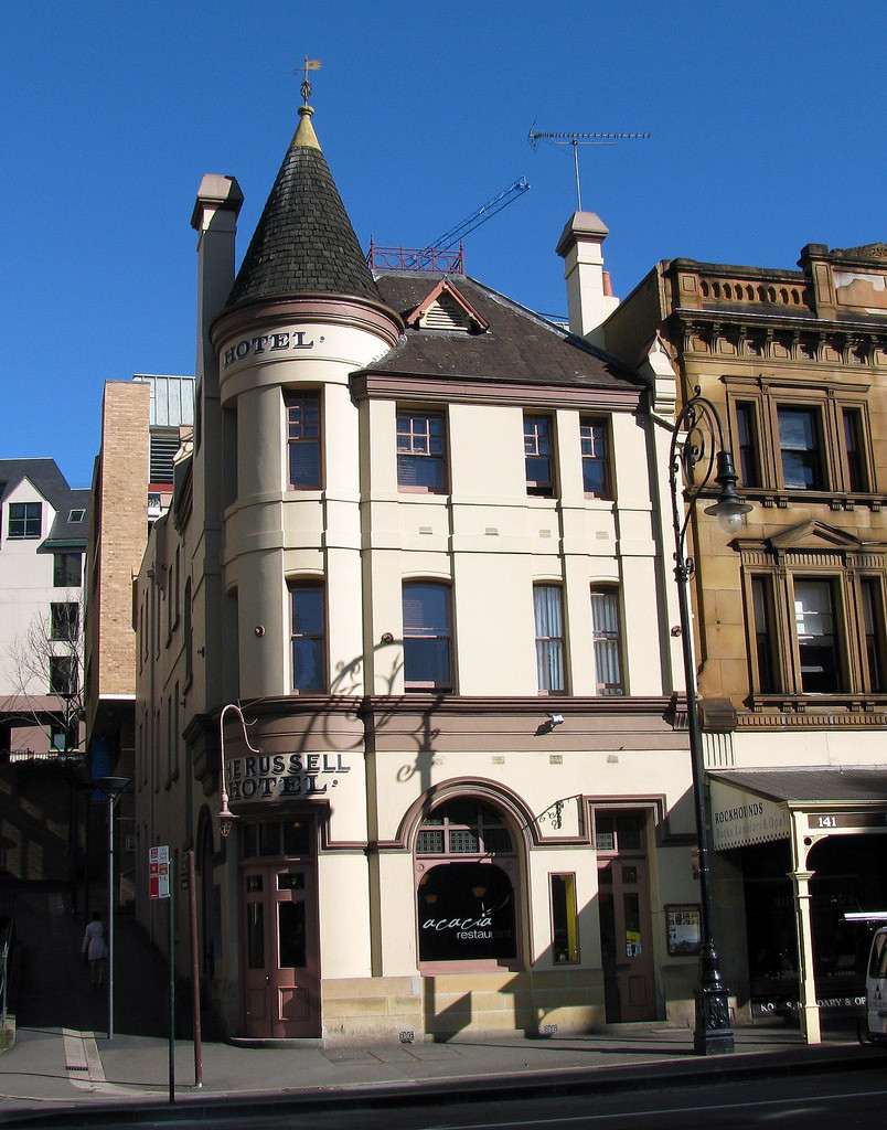 Tận dụng những câu chuyện ma đầy ám ảnh, khách sạn Russell đã cung cấp các gói tour du lịch ma để thu hút các du khách ưa cảm giác mạnh.