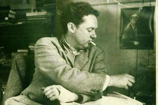 Ngoài hồn ma Sid Vicious, một số người cũng khẳng định mình đã bắt gặp hồn ma của Dylan Thomas, một nhà thơ xứ Wales nổi tiếng, ở khu vực đại sảnh của khách sạn Chelsea.