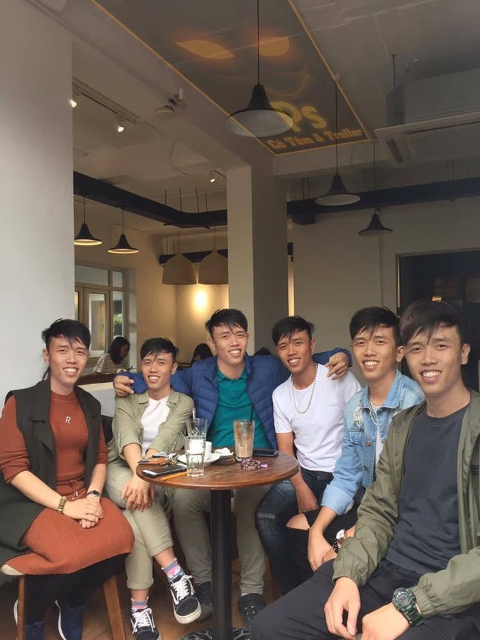 Chuyen la: 6 anh em 1 nha giong nhau nhu duc