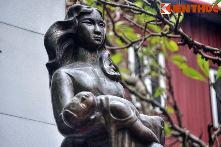 Trong trận bom này, 17 khối phố bị bom, trong đó bốn khối bị hủy diệt hoàn toàn. Theo thống kê, đã có 300 người thiệt mạng, 226 người bị thương, 534 ngôi nhà bị xóa sổ, hệ thống điện, nhiều công trình công cộng và cơ sở sản xuất bị phá hủy. Bình quân một người dân chịu 0,08 tấn bom của Mỹ.