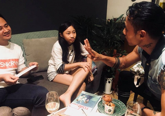 Kham pha khong gian vo chong Pham Anh Khoa dang song