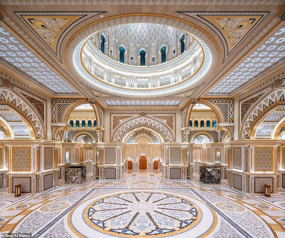 Choang ngop trong cung dien trang le xay dung suot 7 nam-Hinh-2