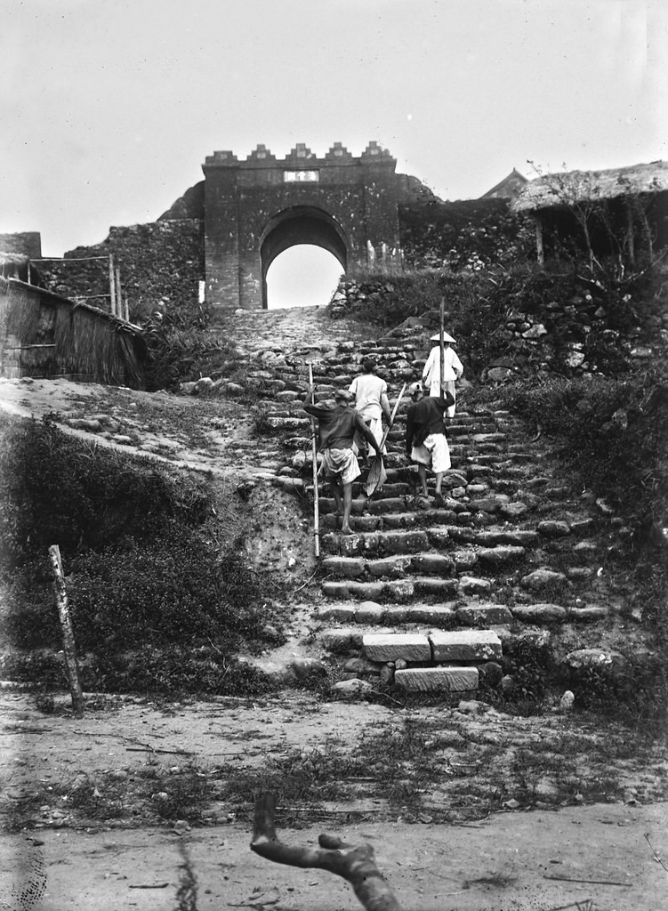 Lối lên cổng Đà Nẵng - Hải Vân Quan, thập niên 1890.