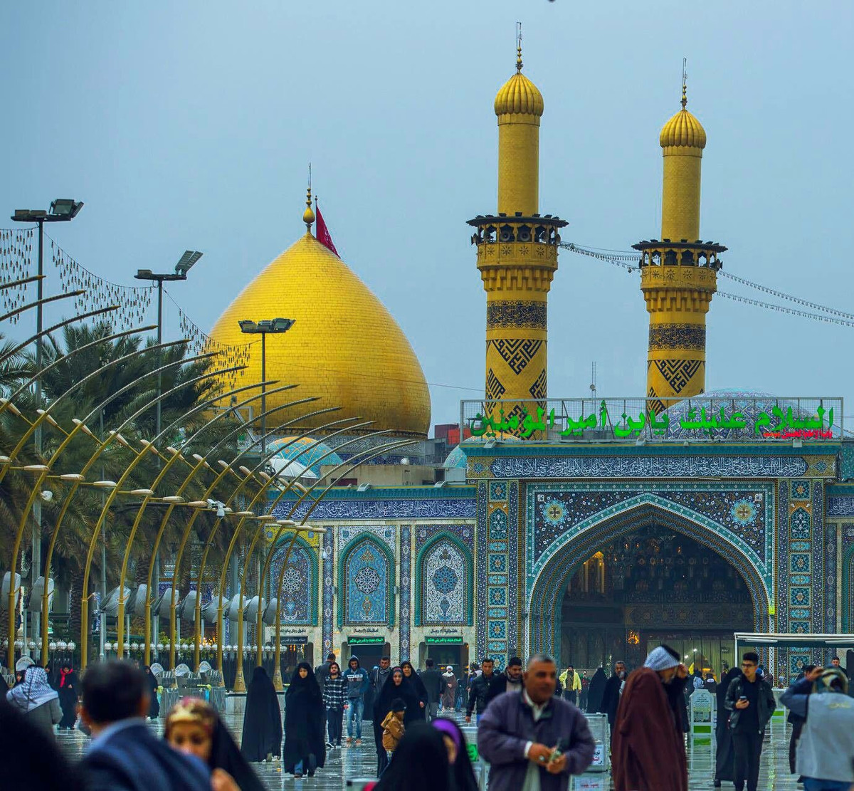Theo sử sách, trận chiến Karbala diễn ra giữa một nhóm nhỏ những người ủng hộ Husayn ibn Ali và một đội quân lớn hơn từ các lực lượng của lãnh tụ Hồi giáo Yazid I. Trận chiến kết thúc với thất bại và cái chết của Imam Husayn.