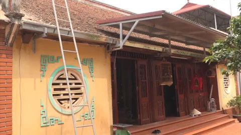 Bi an ngoi nha go lim 400 tuoi o Bac Giang