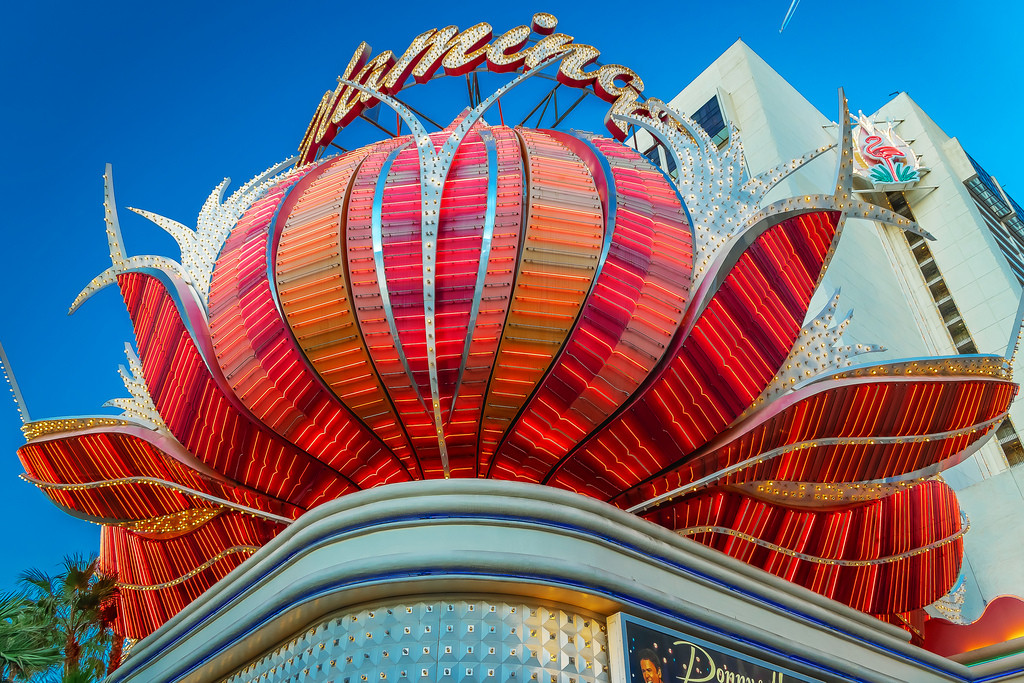 Ngày nay, nhiều du khách ghé thăm khách sạn ma ám Flamingo không chỉ để nghỉ dưỡng, đánh bạc mà còn hi vọng rằng mình sẽ có cơ hội diện kiến hồn ma của trùm mafia khét tiếng một thời.