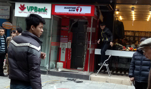 "Két sắt chưa có dấu hiệu bị mở cạy. Tiền bên trong vẫn còn nguyên".