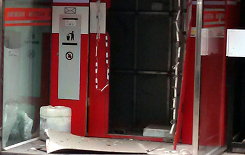 Cây ATM bị phá...