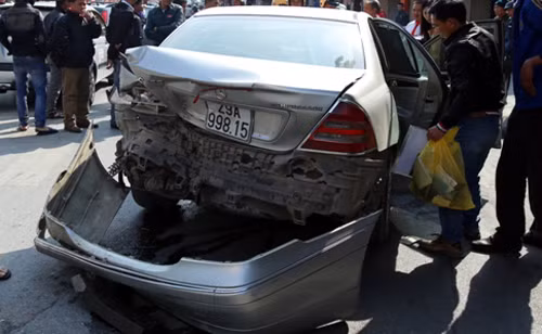 5 o to tong lien hoan bep dau, vo nat duoi-Hinh-2