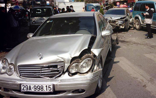 5 o to tong lien hoan bep dau, vo nat duoi