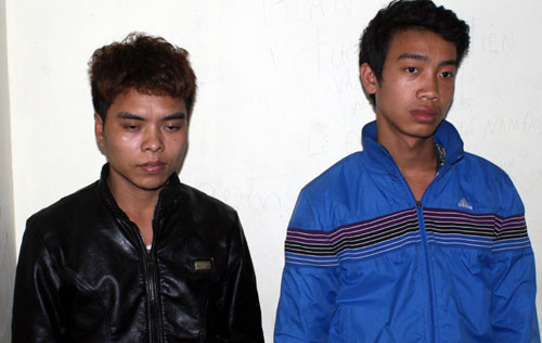 Bat gon kẻ dung dui cui dien ban tai xe, cuop taxi