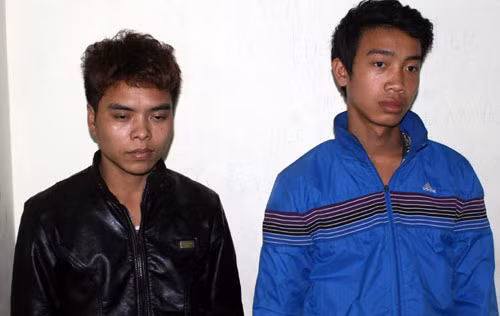 Bat gon kẻ dung dui cui dien ban tai xe, cuop taxi