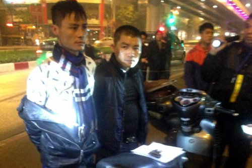 2 đối tượng mang theo súng bị tổ công tác 141 bắt giữ.