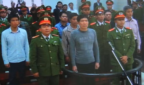 Dương Tự Trọng cùng đồng phạm nghe toà tuyên án.