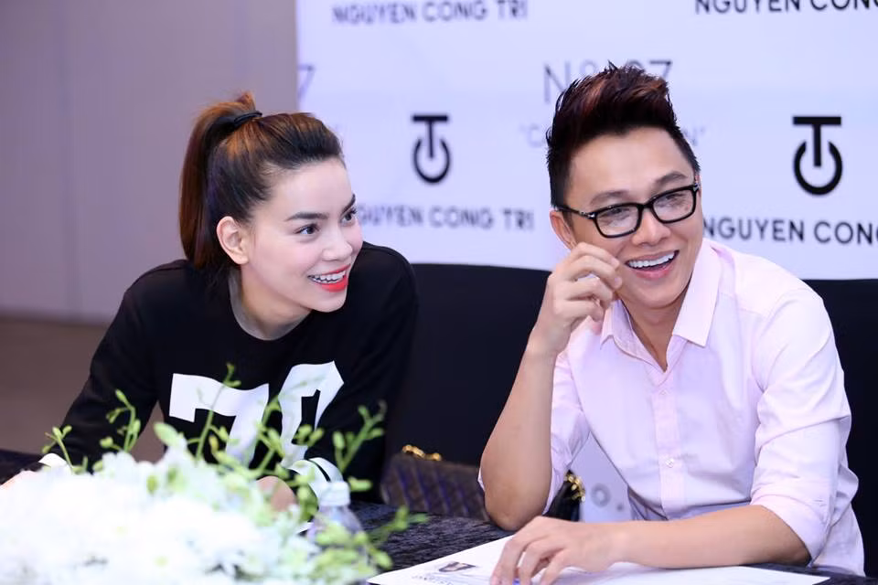 Anh cũng là người hỗ trợ và tư vấn cho cô phong cách thời trang ngay từ khi cô bước chân vào làng giải trí.