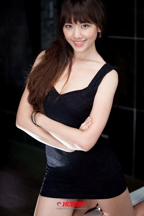 "Con trai Hàn thì mạnh mẽ, nóng tính, thường làm những điều bất ngờ cho phụ nữ... Con trai Việt Nam thì ga-lăng, nhẹ nhàng, lo cho phụ nữ, biết cách đưa bạn gái đi rồi đưa về đến nhà, trả tiền ăn uống và mọi thứ", Hari tiết lộ .