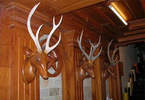 Hiện tại Quỳnh Chi và chồng sống trong căn hộ cao cấp tại Sài Gòn cũng không kém phần xa hoa như dinh thự tại miền Tây này.