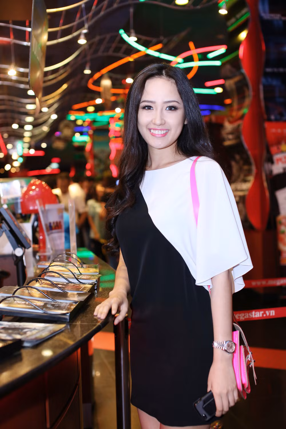 Năm 2013, Mai Phương Thúy thường xuyên vắng bóng trong các sự kiện của giới showbiz.