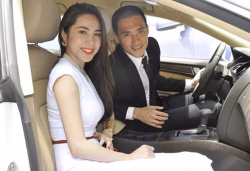 Từ những đồn đoán "cặp" chỉ để gây dựng tên tuổi, Thuỷ Tiên - Công Vinh đã trở thành một cặp đôi đẹp của Việt Nam. Trên thực tế, mỗi người đã thực sự thắp sáng cho nửa còn lại của mình.