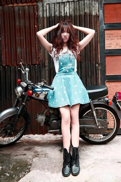 Hari đang làm VJ cho chương trình MTV Wow! Hiện tại, cô vẫn theo học tiếng Việt tại trường KHXH &NV để rèn luyện tiếng Việt cho mình. Ngoài ra, Hari vẫn giúp anh Đạt quản lý quán cà phê và học hát