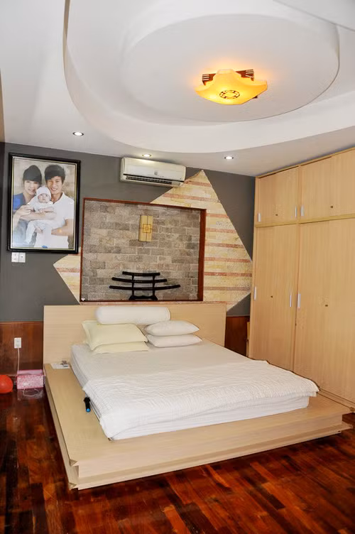 Căn hộ sang trọng với nhiều không gian khác nhau là nơi để Minh Hà thỏa sức trưng bày những món đồ yêu thích cũng là nơi chứng kiến hạnh phúc trọn vẹn của cặp đôi cùng hai thiên thần xinh xắn.