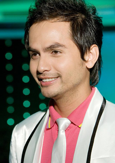 Đức Tiến mượn gió bẻ măng.