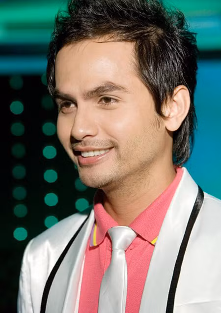 Đức Tiến mượn gió bẻ măng.