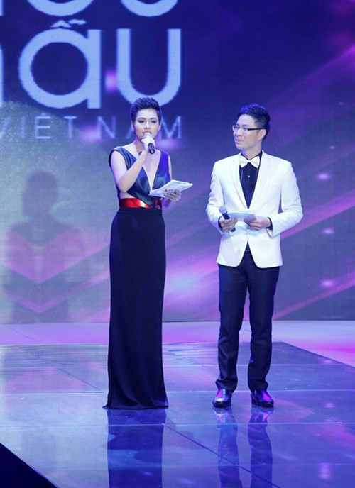 Lần đầu làm MC cho một show truyền hình trực tiếp có lẽ là quá sức với Hoàng My.