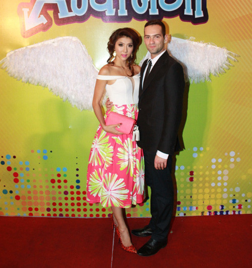 Dù chỉ mới gặp nhau không lâu nhưng Ngọc Quyên trông khá thoải mái khi đi cùng bạn nhảy. Cặp đôi thân thiết, cười nói liên tục và luôn đi cạnh nhau trong suốt sự kiện. Hiện tại, cô và Daniel cùng đóng chung bộ phim mang tên "Bước nhảy hoàn vũ".