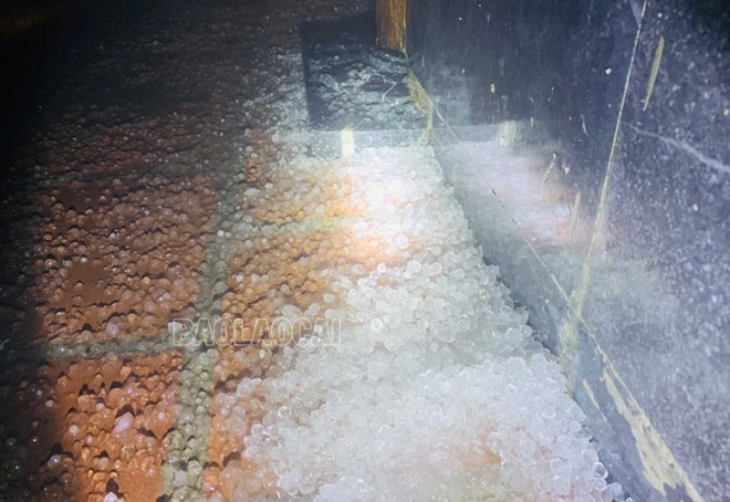 Dinh Fansipan hung mua da du doi vao rang sang nay