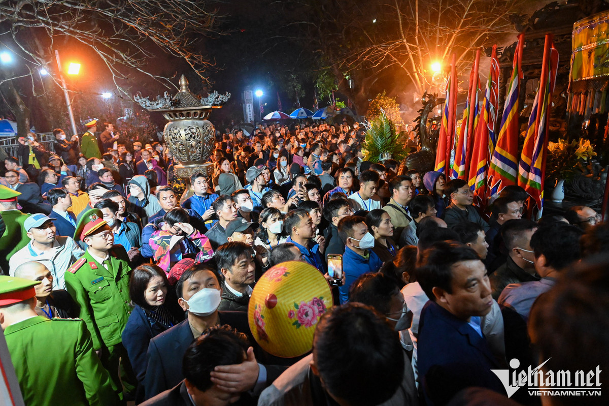 Canh phong toa tu xa trong dem khai an den Tran-Hinh-6