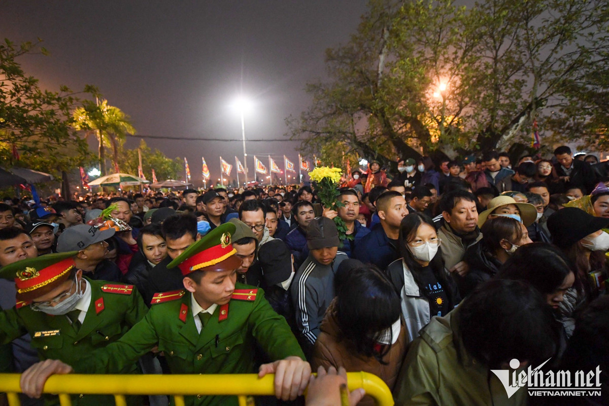 Canh phong toa tu xa trong dem khai an den Tran-Hinh-4