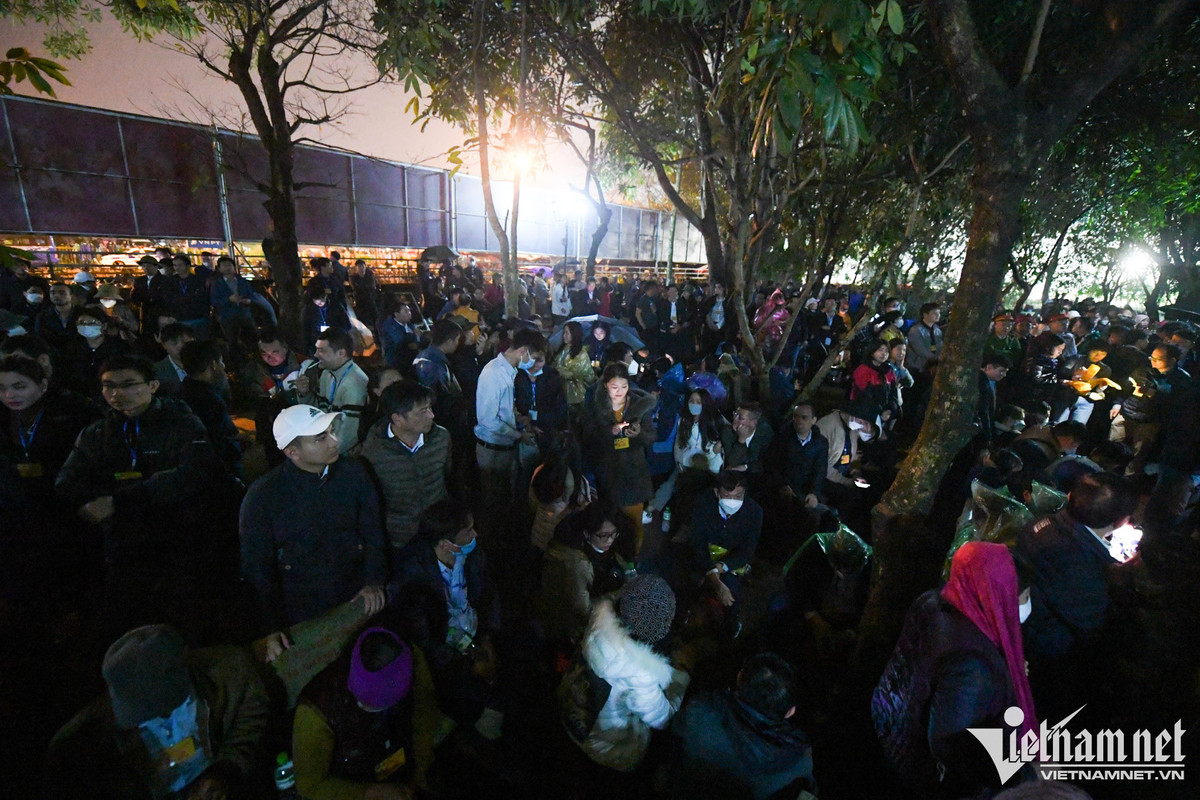 Canh phong toa tu xa trong dem khai an den Tran-Hinh-3